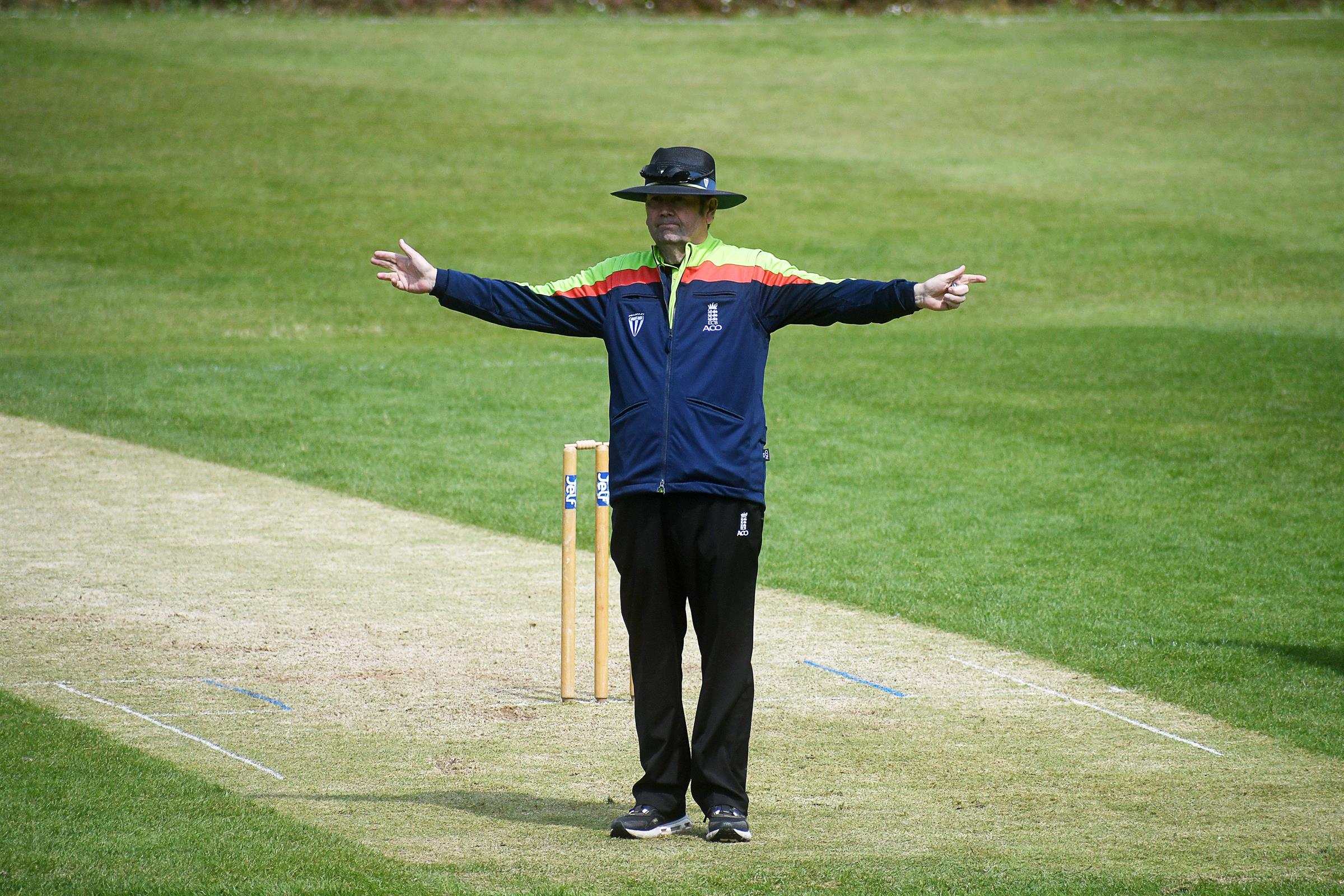 Beginners umpiring course in Solihull